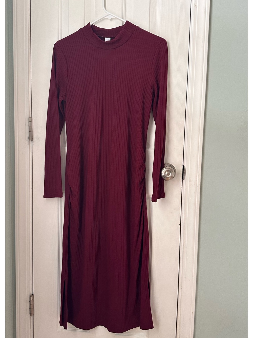 Old Navy Long-Sleeve Ribbed Maternity Midi Dress in Wine